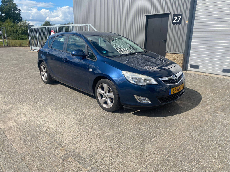 Opel Astra 1.6 - Sedan: picture 5 Opel Astra 1.6 - Sedan: picture 5