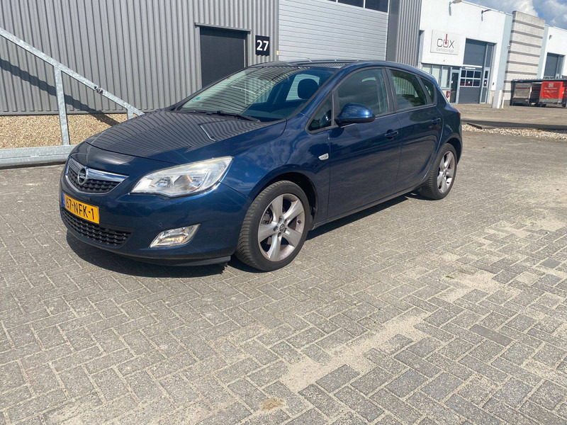 Opel Astra 1.6 - Sedan: picture 1 Opel Astra 1.6 - Sedan: picture 1