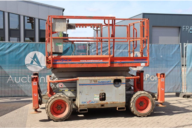 Skyjack SJ6832RT - Scissor lift: picture 1 Skyjack SJ6832RT - Scissor lift: picture 1