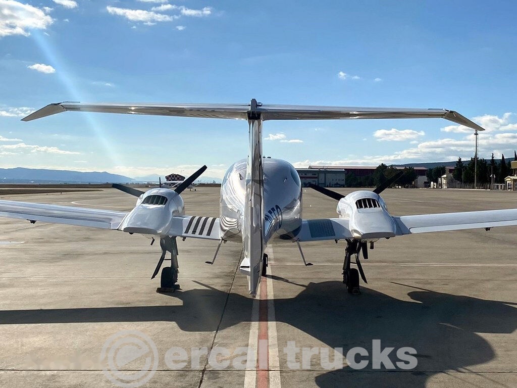 2008 Diamond DA42 Twin Star-Airplane - Ground support equipment: picture 5 2008 Diamond DA42 Twin Star-Airplane - Ground support equipment: picture 5
