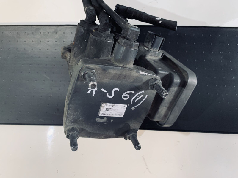 Mercedes-Benz ACTROS KNORR BREMSE - Valve: picture 2 Mercedes-Benz ACTROS KNORR BREMSE - Valve: picture 2