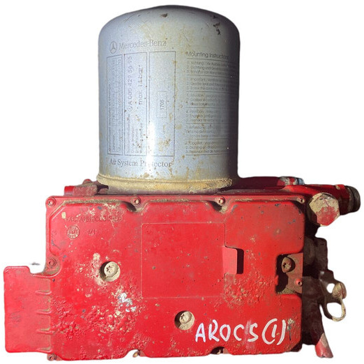 Mercedes-Benz AROCS 1 - Fuel filter: picture 1 Mercedes-Benz AROCS 1 - Fuel filter: picture 1