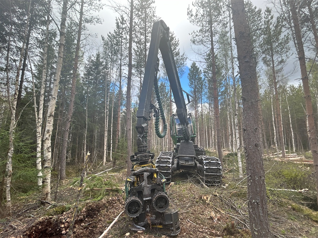 John Deere 1070G - Forestry harvester: picture 2 John Deere 1070G - Forestry harvester: picture 2