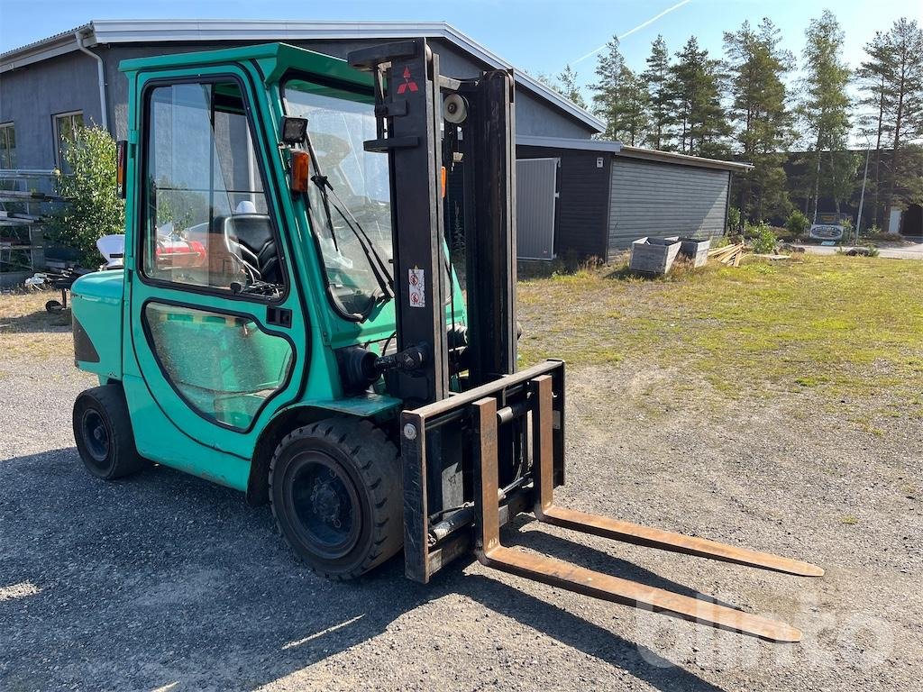 Mitsubishi FD30K - Diesel forklift: picture 3 Mitsubishi FD30K - Diesel forklift: picture 3