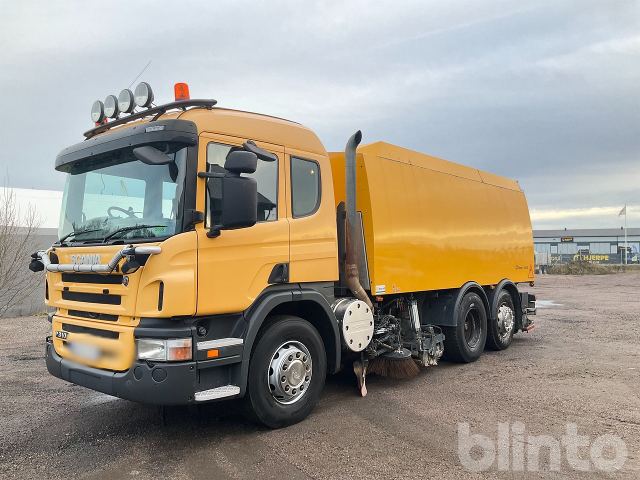 SCANIA P310 DB6X2 4MNB - Road sweeper: picture 2 SCANIA P310 DB6X2 4MNB - Road sweeper: picture 2