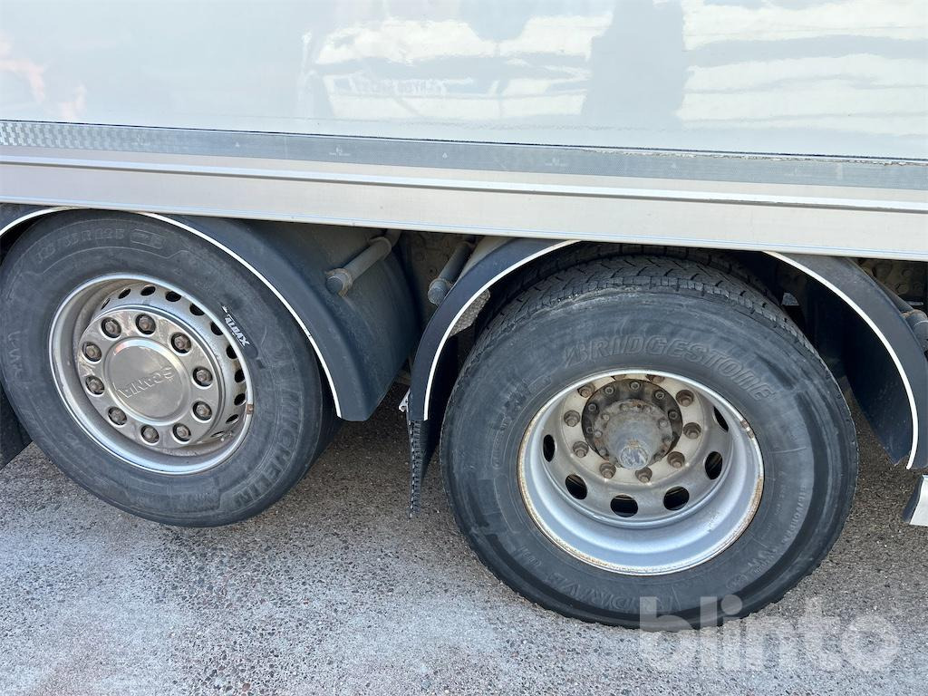 SCANIA P320LB6X2*4MNB - Refrigerator truck: picture 3 SCANIA P320LB6X2*4MNB - Refrigerator truck: picture 3