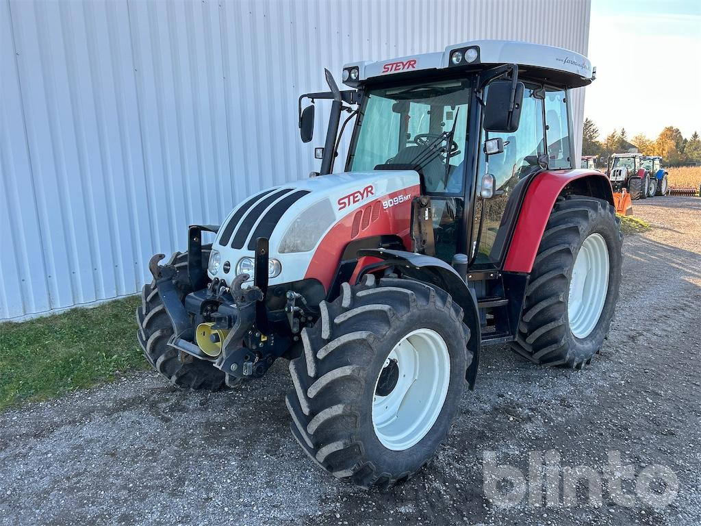 Steyr 9095 MT Komfort (2011) - Farm tractor: picture 1 Steyr 9095 MT Komfort (2011) - Farm tractor: picture 1