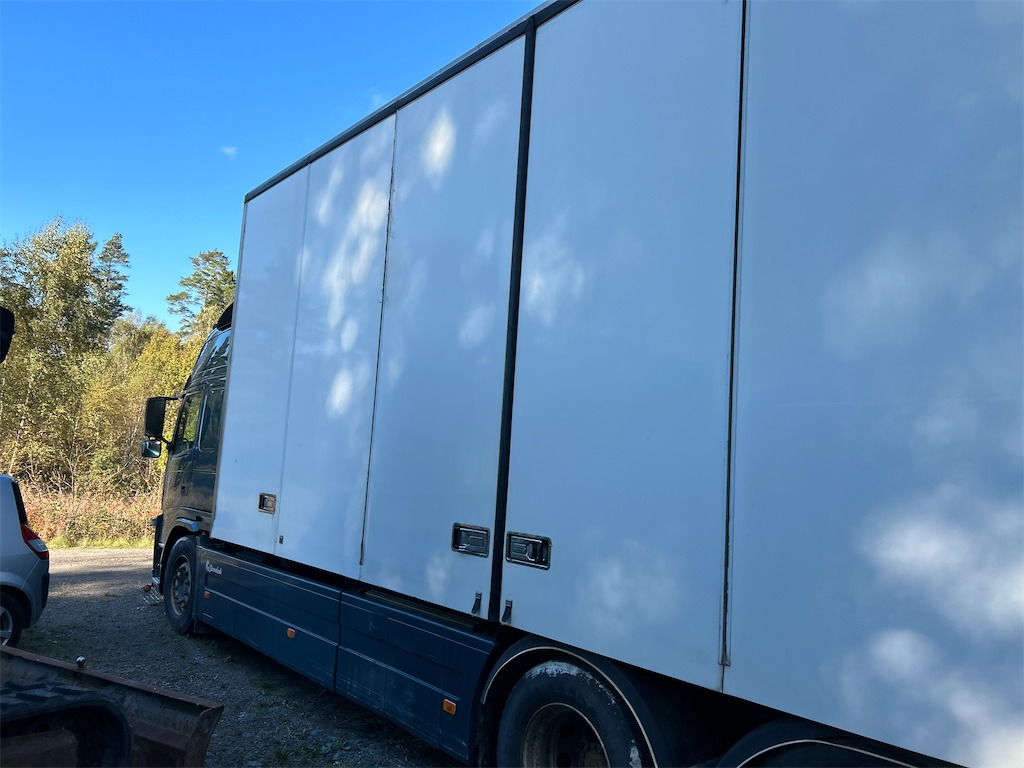 VOLVO FM 6x2 - Box truck: picture 5 VOLVO FM 6x2 - Box truck: picture 5