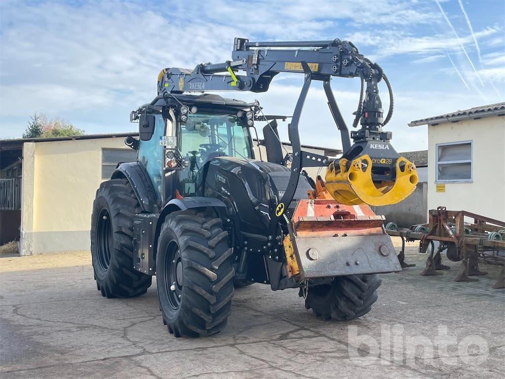 Valtra T175 EV (2023) mit Kesla 326 T Forwarderkran - Farm tractor: picture 2 Valtra T175 EV (2023) mit Kesla 326 T Forwarderkran - Farm tractor: picture 2