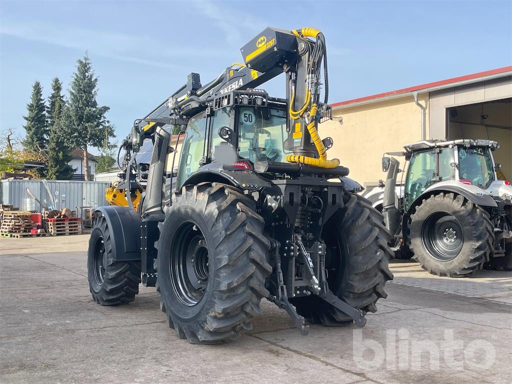 Valtra T175 EV (2023) mit Kesla 326 T Forwarderkran - Farm tractor: picture 4 Valtra T175 EV (2023) mit Kesla 326 T Forwarderkran - Farm tractor: picture 4