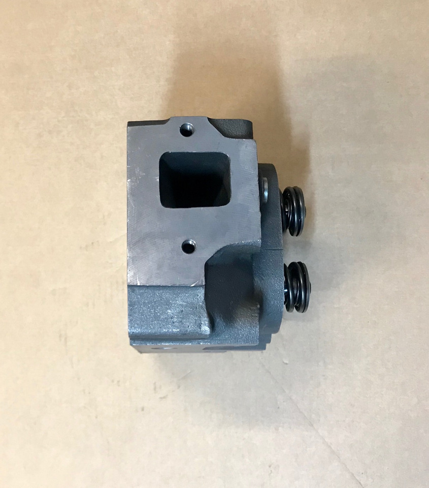 TESTATA MAN D28 - 2 VALVOLE PER CILINDRO - RIF. MAN 51031016773 / 51031016774 - Cylinder head: picture 2 TESTATA MAN D28 - 2 VALVOLE PER CILINDRO - RIF. MAN 51031016773 / 51031016774 - Cylinder head: picture 2