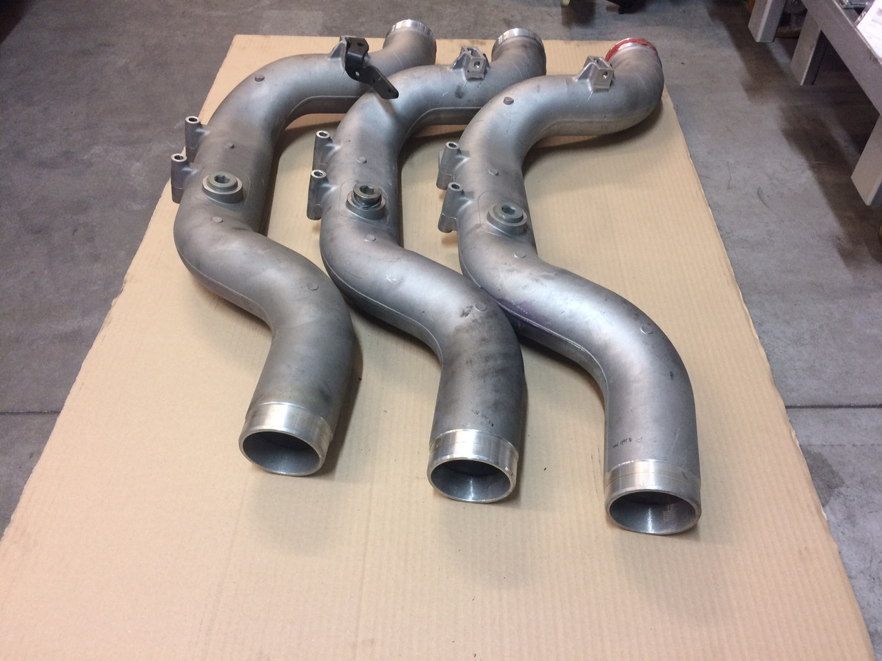 TUBO MANDATA ARIA DI CARICA MAN 51094115165 - Air intake pipe for Truck: picture 3 TUBO MANDATA ARIA DI CARICA MAN 51094115165 - Air intake pipe for Truck: picture 3