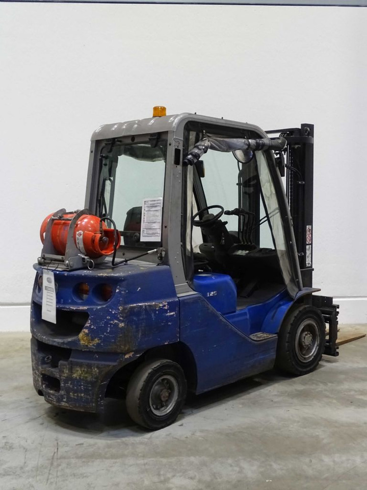 Cesab M325G - Forklift: picture 2 Cesab M325G - Forklift: picture 2