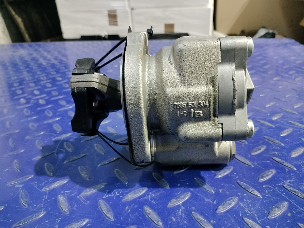 MERCEDES-BENZ - Steering pump for Truck: picture 1 MERCEDES-BENZ - Steering pump for Truck: picture 1