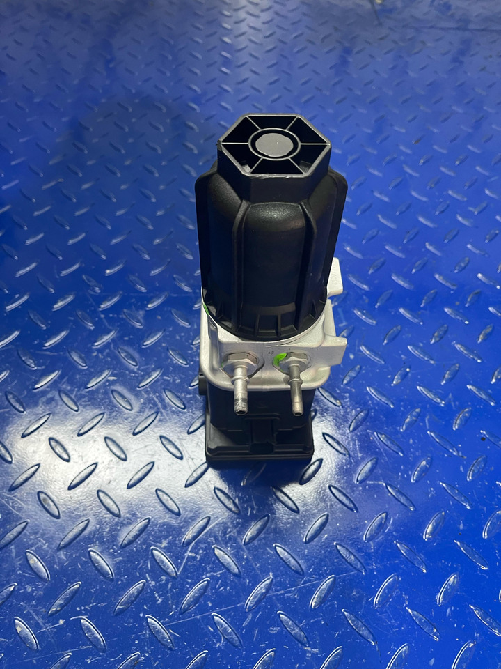 Mercedes Benz Actros MP4 Adblue Pump Euro 6 - Muffler/ Exhaust system for Truck: picture 1 Mercedes Benz Actros MP4 Adblue Pump Euro 6 - Muffler/ Exhaust system for Truck: picture 1