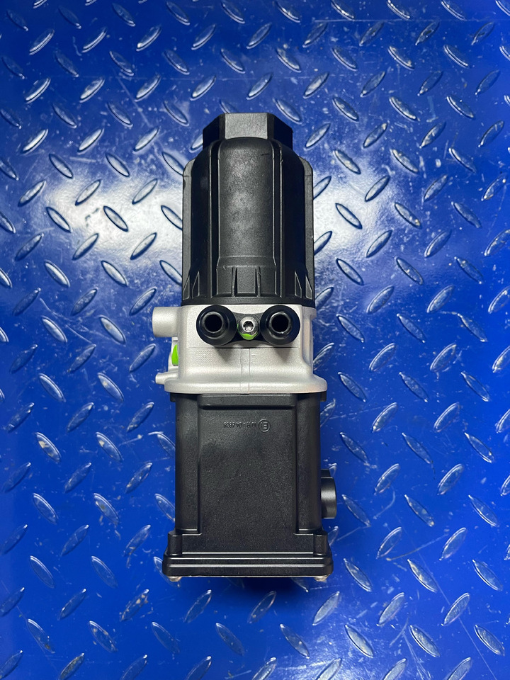 Mercedes Benz Actros MP4 Adblue Pump Euro 6 - Muffler/ Exhaust system for Truck: picture 5 Mercedes Benz Actros MP4 Adblue Pump Euro 6 - Muffler/ Exhaust system for Truck: picture 5