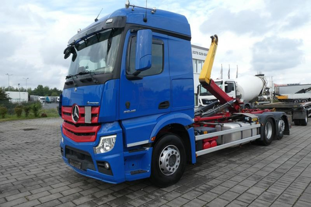 MERCEDES-BENZ Actros neu 2546 L 6x2 Abrollkipper Lenk-Lift Achse - Hook lift truck: picture 1 MERCEDES-BENZ Actros neu 2546 L 6x2 Abrollkipper Lenk-Lift Achse - Hook lift truck: picture 1