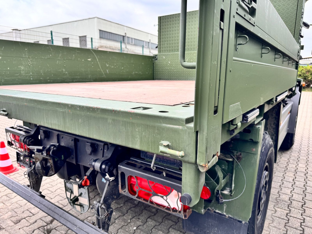 Mercedes-Benz 1018 Atego 4x4 Allrad Camper - Flatbed van: picture 5 Mercedes-Benz 1018 Atego 4x4 Allrad Camper - Flatbed van: picture 5