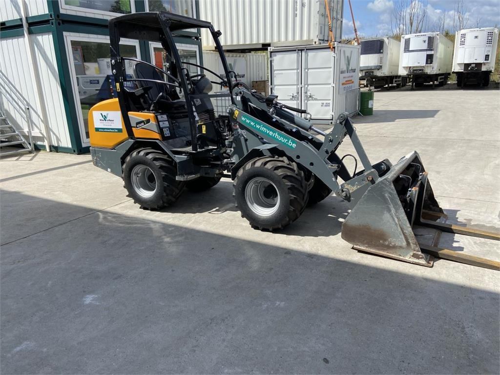 GiANT G2700 Xtra HD (6436)  - Compact loader: picture 3 GiANT G2700 Xtra HD (6436)  - Compact loader: picture 3