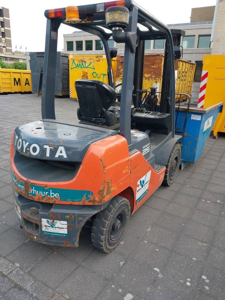 Toyota 8 FDF 25 - Diesel forklift: picture 3 Toyota 8 FDF 25 - Diesel forklift: picture 3
